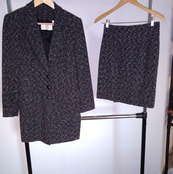 Dana Buchman 2-PC Women's Wool Jacket and Skirt Suit. Jacket Size 6. Skirt size8 - Picture 3 of 15
